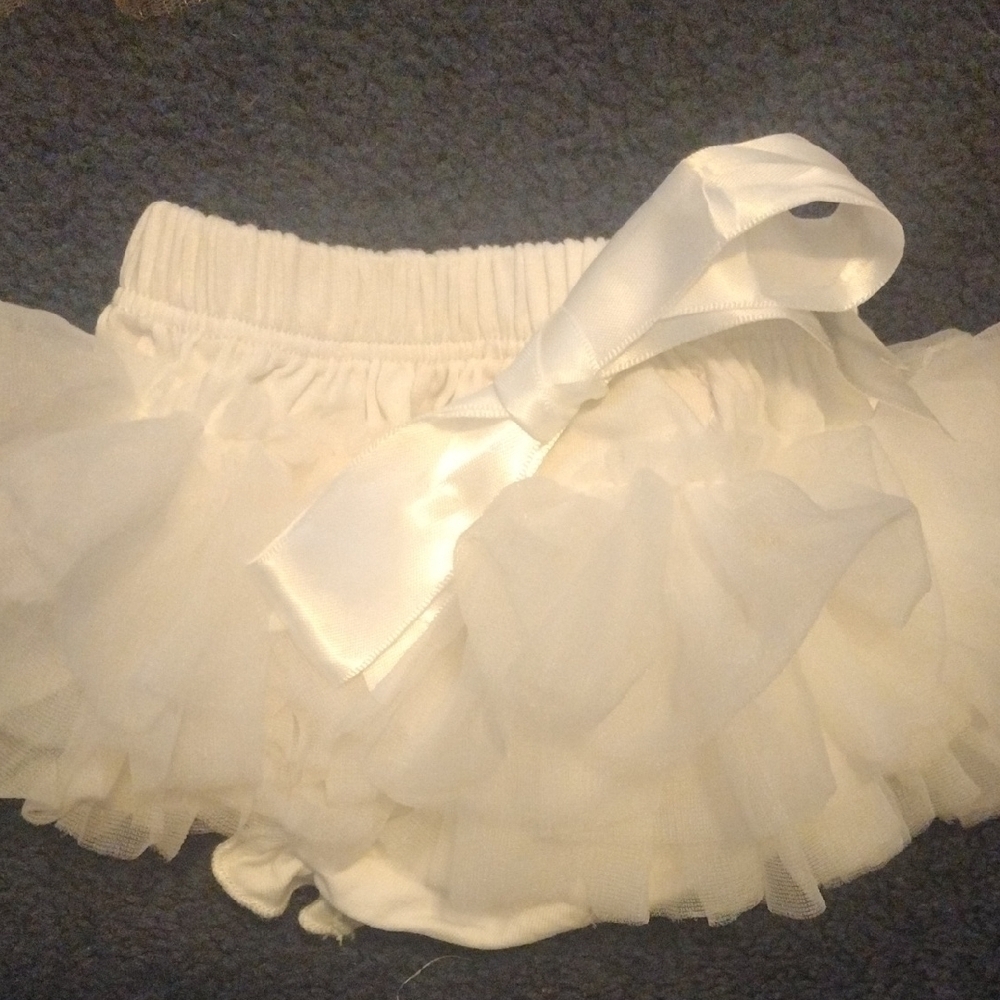 Set of Three Photo Shoot Tulle Skirts with Gold and Cream Accents - Picture 7 of 7